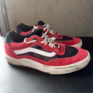 Vans Men's Red and Black Casual Sneakers